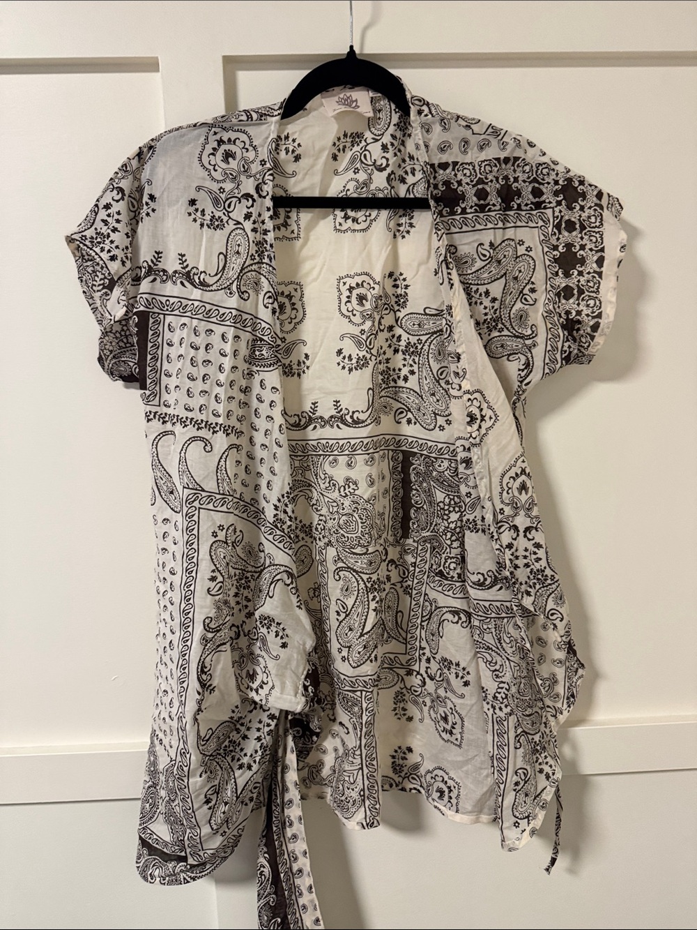 Women's Black & White Paisley Open Front Kimono Top